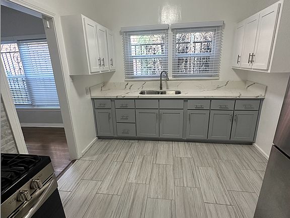 3rd image of 1031 S Orange Dr