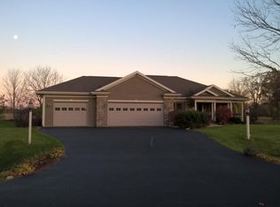 3488 Country View Dr, Delavan, WI 53115