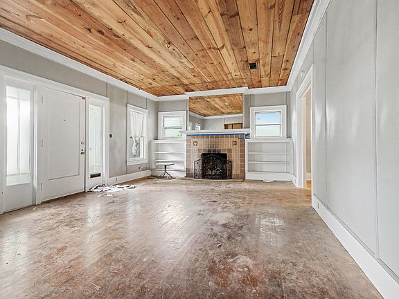 2nd image of 504 N College St