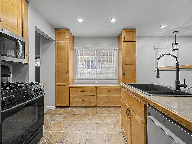 4205 Katherine St — Photo 9
