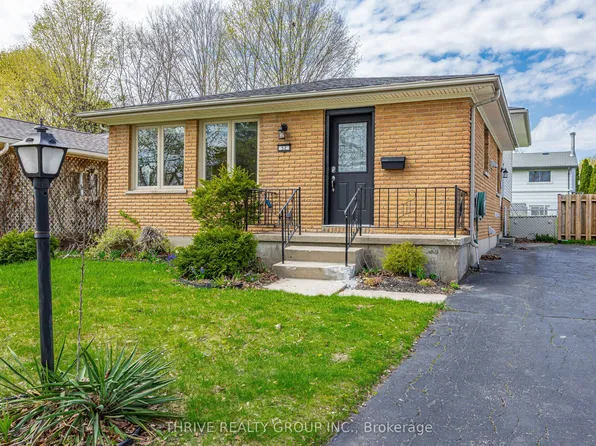 52 Key Hill Rd, London, ON N6G 2G3