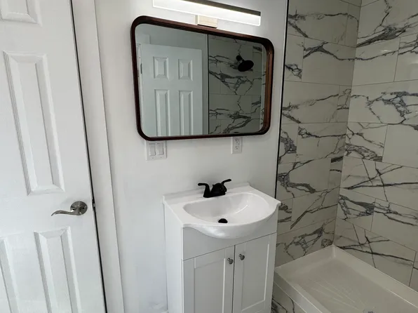 139 Poplar St, New Haven, CT 06513