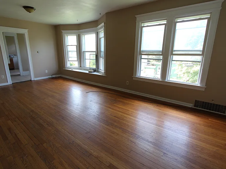 300 1/2 S Lowell Ave — Photo 14