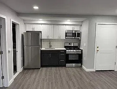 1240 E Washington Ln — Photo 22