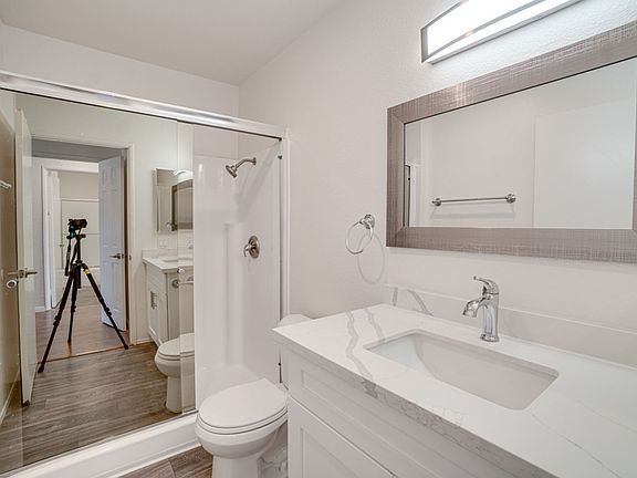4th image of 1286 N Mollison Ave APT 3