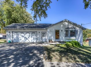 812 4th St, Glenwood, IA 51534
