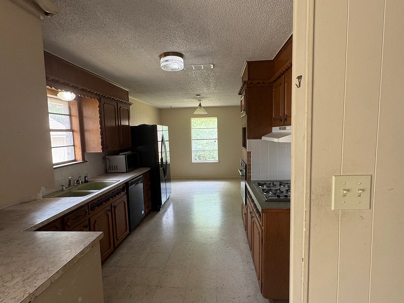4 bed, 1771 sqft, $2,100 — Photo 2