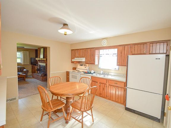 4th image of 989 Jonquil Ln