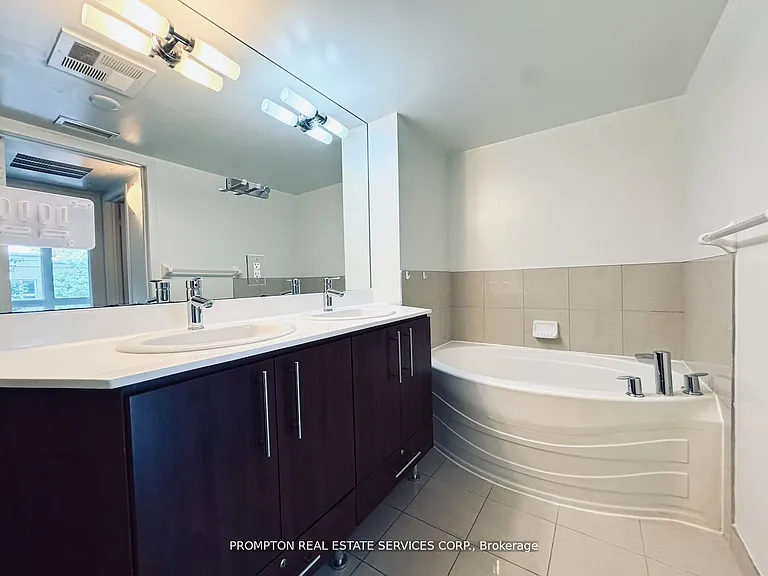 19 Anndale Dr #Townhouse 10 — Photo 7