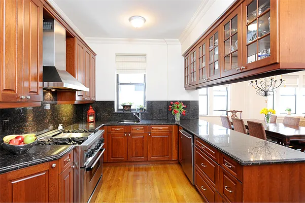 Sold by Douglas Elliman | media 21