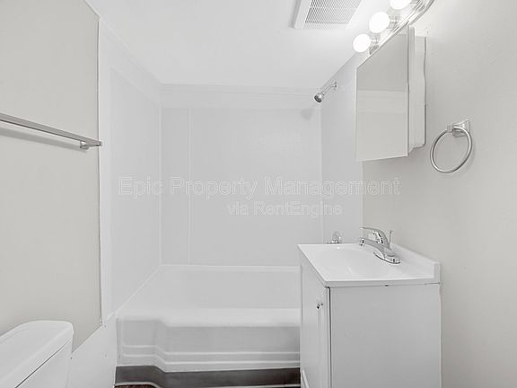 5th image of 21930 Elroy Ave