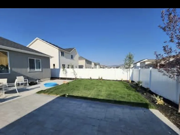 1867 E Meadowlark Dr — Photo 1