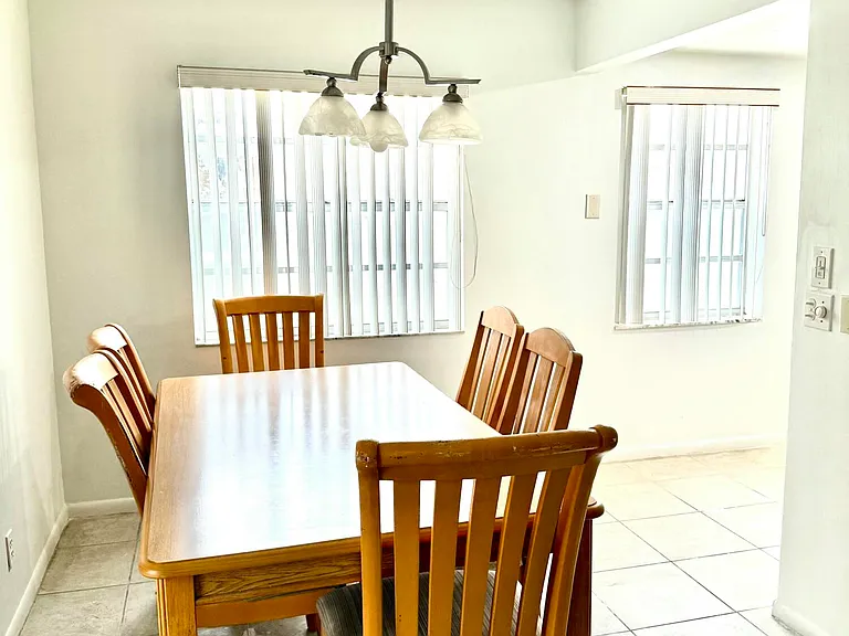 468 Capri Pl #J — Photo 3