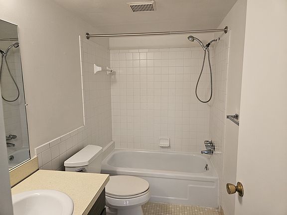 5th image of 18765 Eastland St #8-9