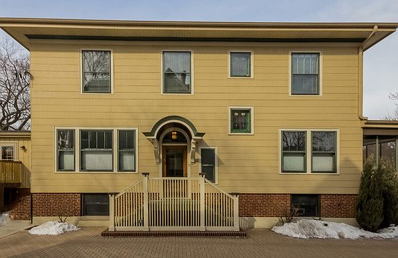 2nd image of 531 N Kenilworth Ave