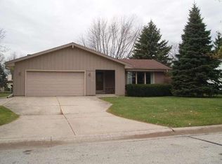 7573 S 72nd St, Franklin, WI 53132