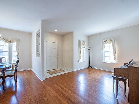 3rd image of 8536 Hannary Cir