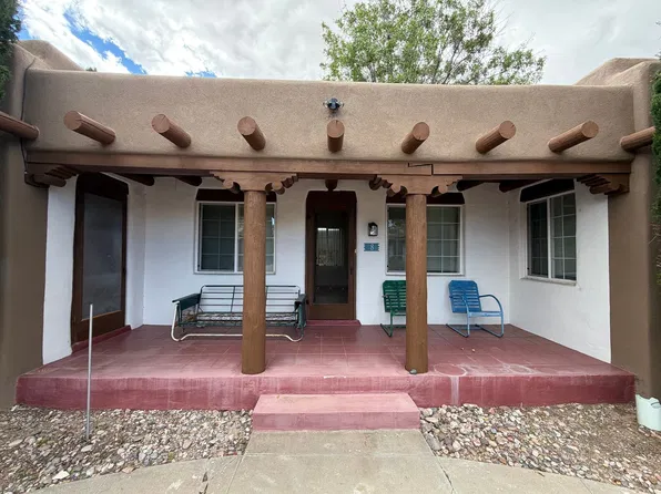 Mona, 1100-1106 Gold Ave SW #1100-8, Albuquerque, NM 87102