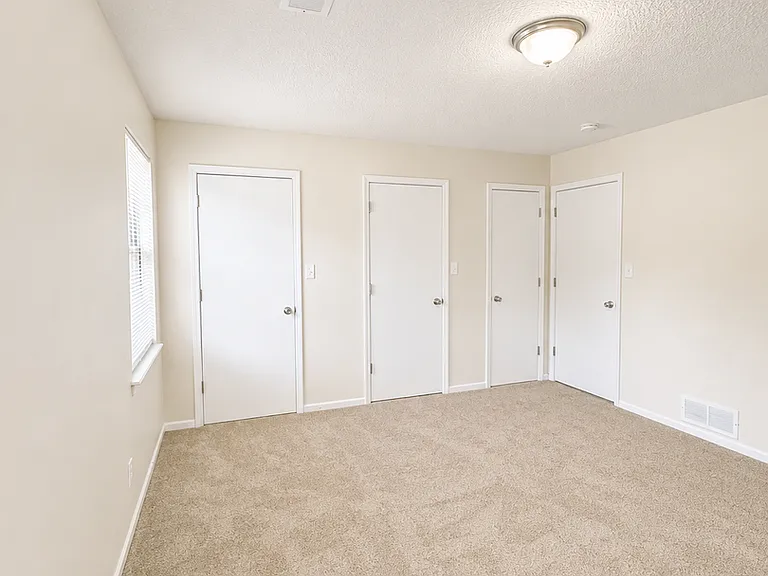 324 NE Cedar Ct — Photo 13