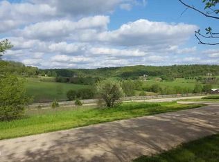 25 Sundance Trl, Galena, IL 61036