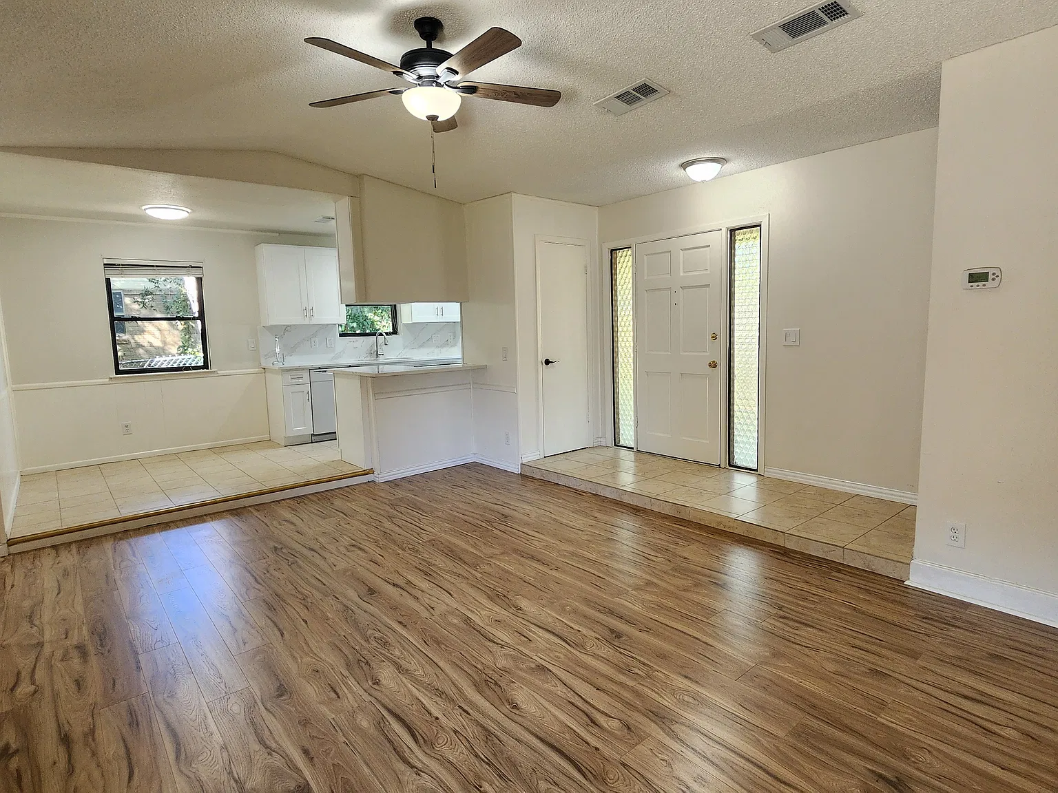 3 bed, 1333 sqft, $2,650 — Photo 2