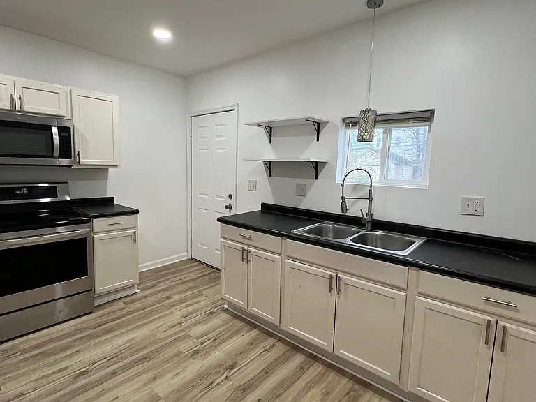 1118 E 15th Ave — Photo 11