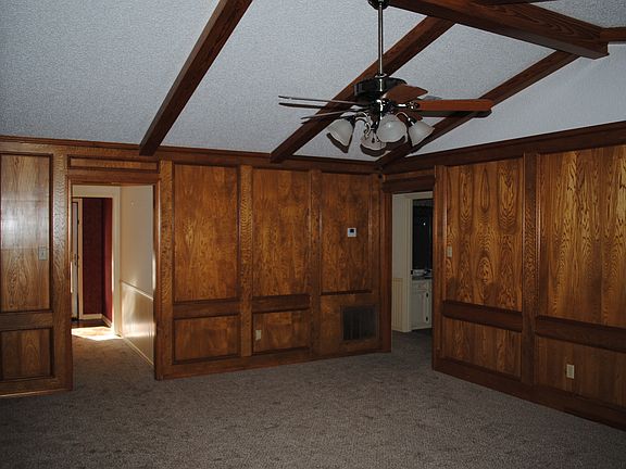 3rd image of 122 Oakview Dr