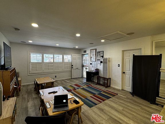 4th image of 1317 W School St