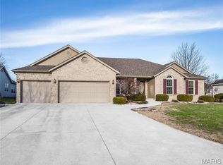 157 Oak Hill Dr, Maryville, IL 62062