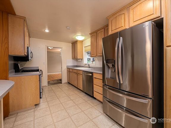 4th image of 3419 79th Avenue SE