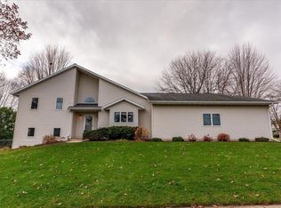 835 N Perry Pkwy, Oregon, WI 53575