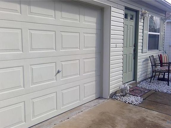 3rd image of 527 Cottage Park Ln