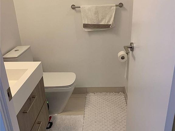 4th image of 1 Yorkville Ave #3008