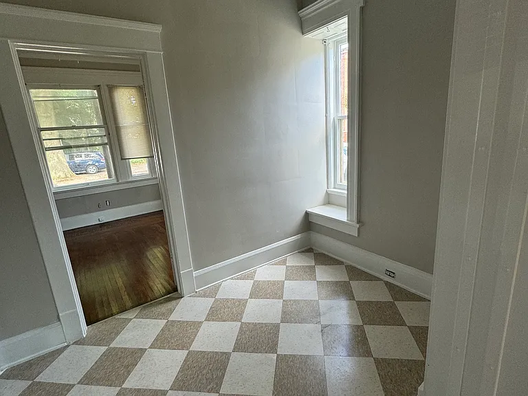 82 Oakdale Ave — Photo 12