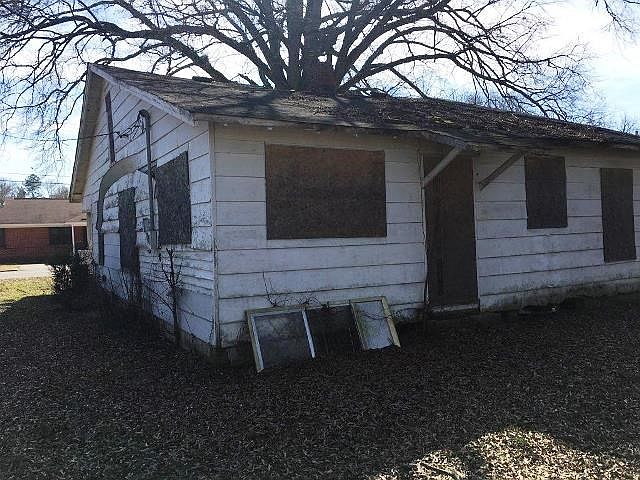 2nd image of 533 E 3rd St