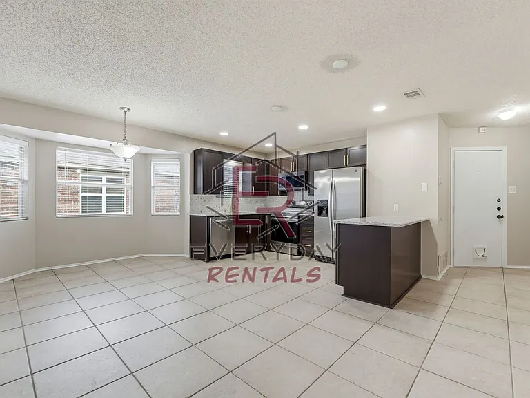 3005 Thoroughbred Dr — Photo 5