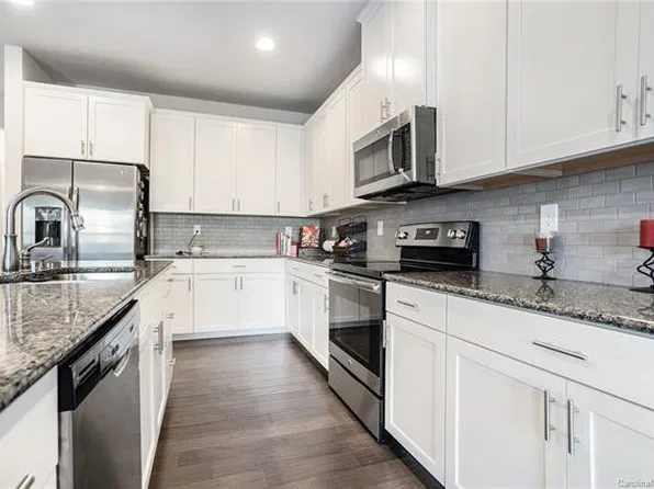 227 Scenic View Ln, Matthews, NC 28104