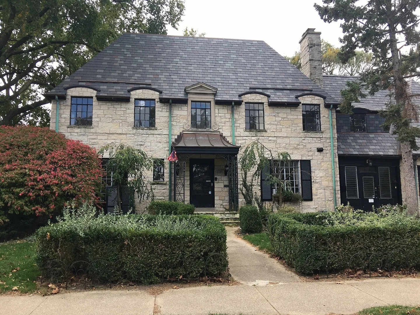 110 Burnham Pl photo 1