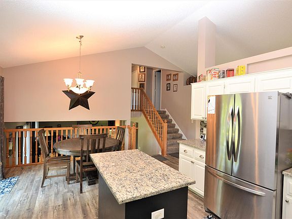 4th image of 502 Bluff Heights Dr
