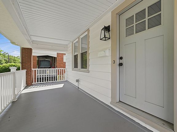 4th image of 146 W Riverview Ave