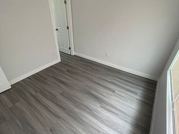 4th image of 1325 Stanley Ave APT 1