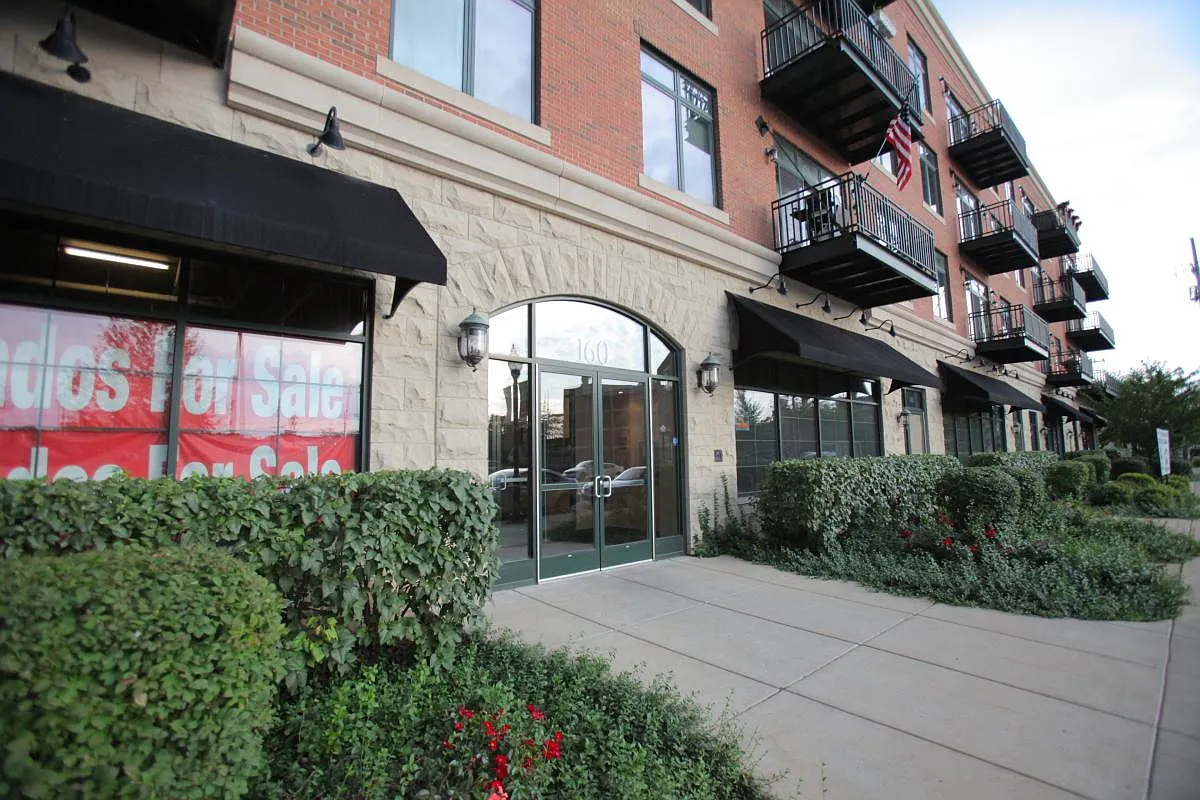 160 S River St Unit 414 photo 1