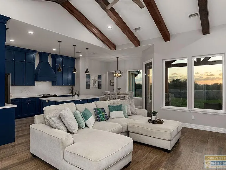 124 Torrey Pines Rd — Photo 8