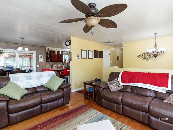 3rd image of 209 Rolling Hills Dr