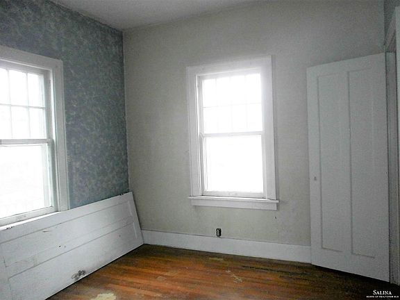 5th image of 316 NE 9th St