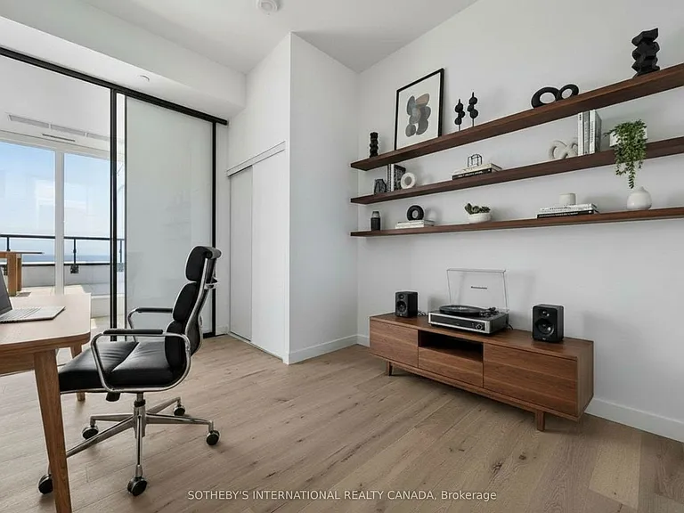 1050 Eastern Ave #Penthouse 1701 — Photo 20