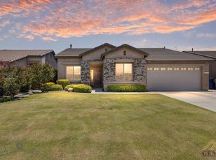 9913 Grand View Summit Dr, Bakersfield, CA 93311