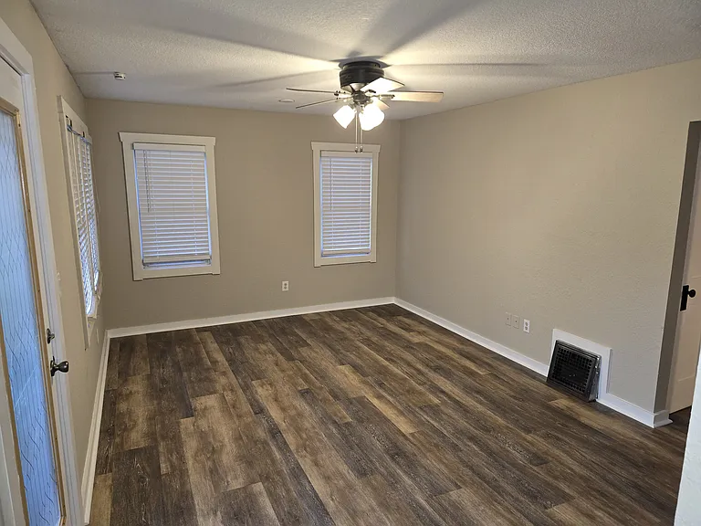 929 E Blue Ridge Blvd — Photo 30
