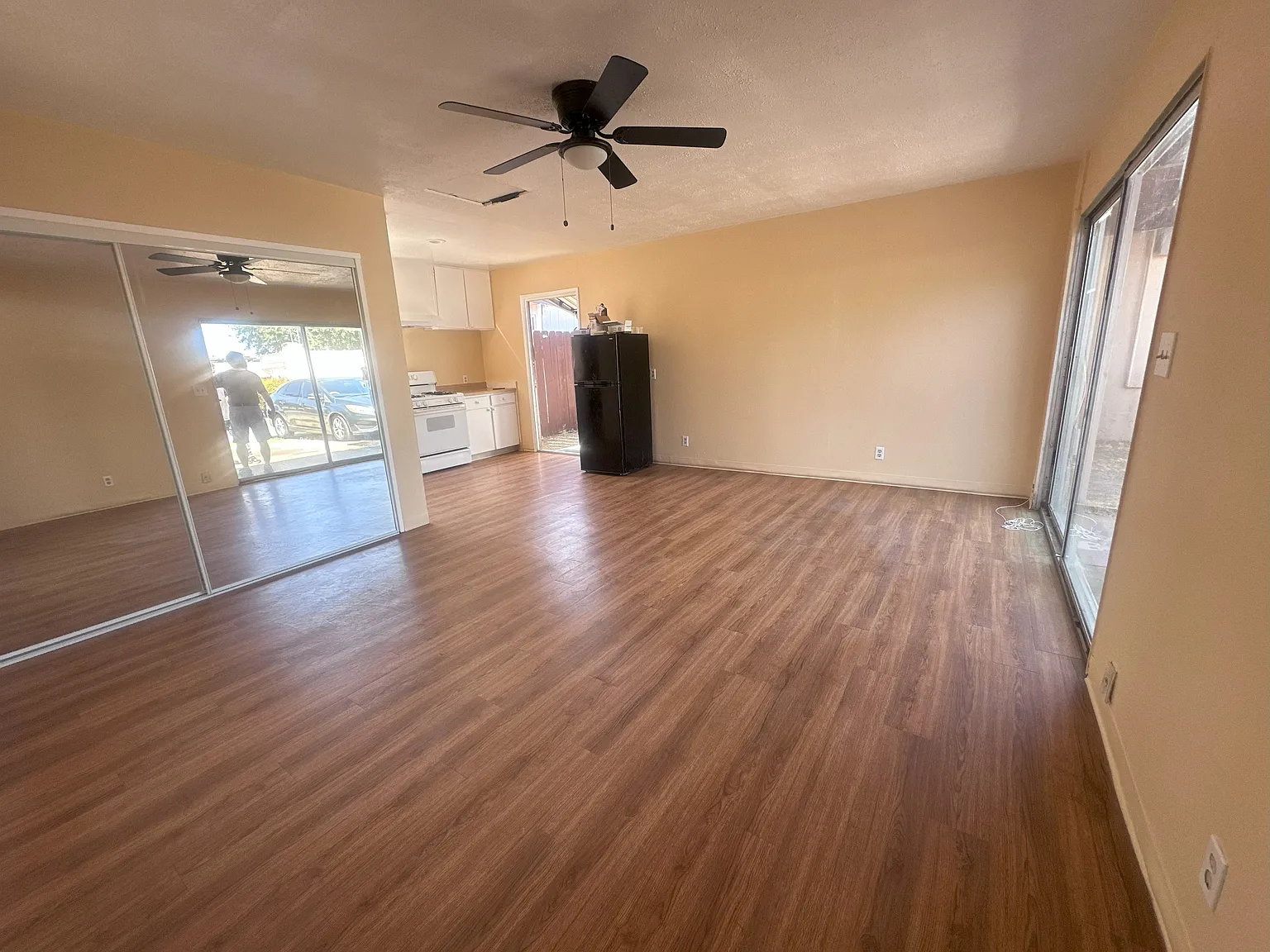 Studio, 400 sqft, $1,850 — Photo 3