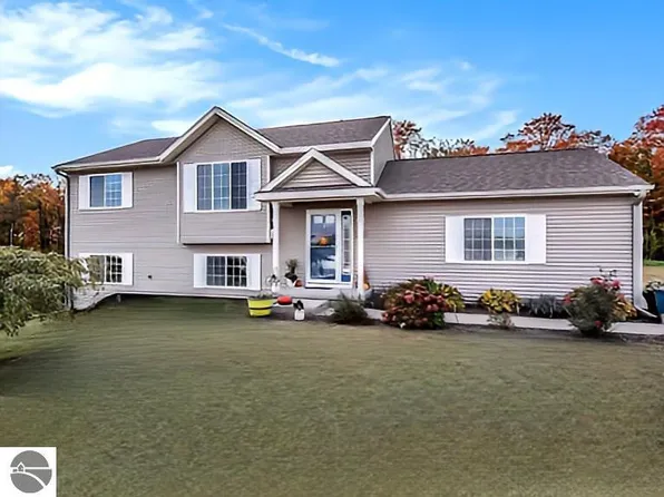 285 Kratky Dr, Traverse City, MI 49696